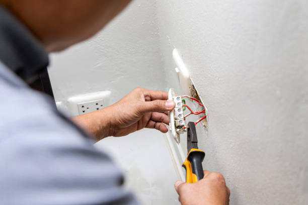 Best Affordable Emergency Electrician  in Warroad, MN